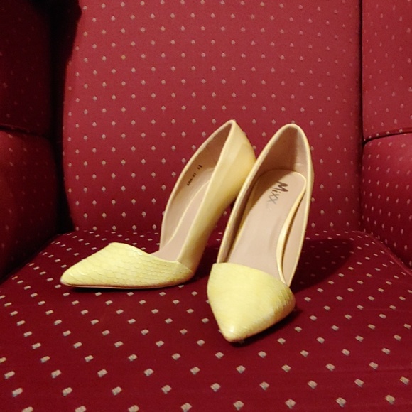 Shoes - 5.5 Yellow Heels